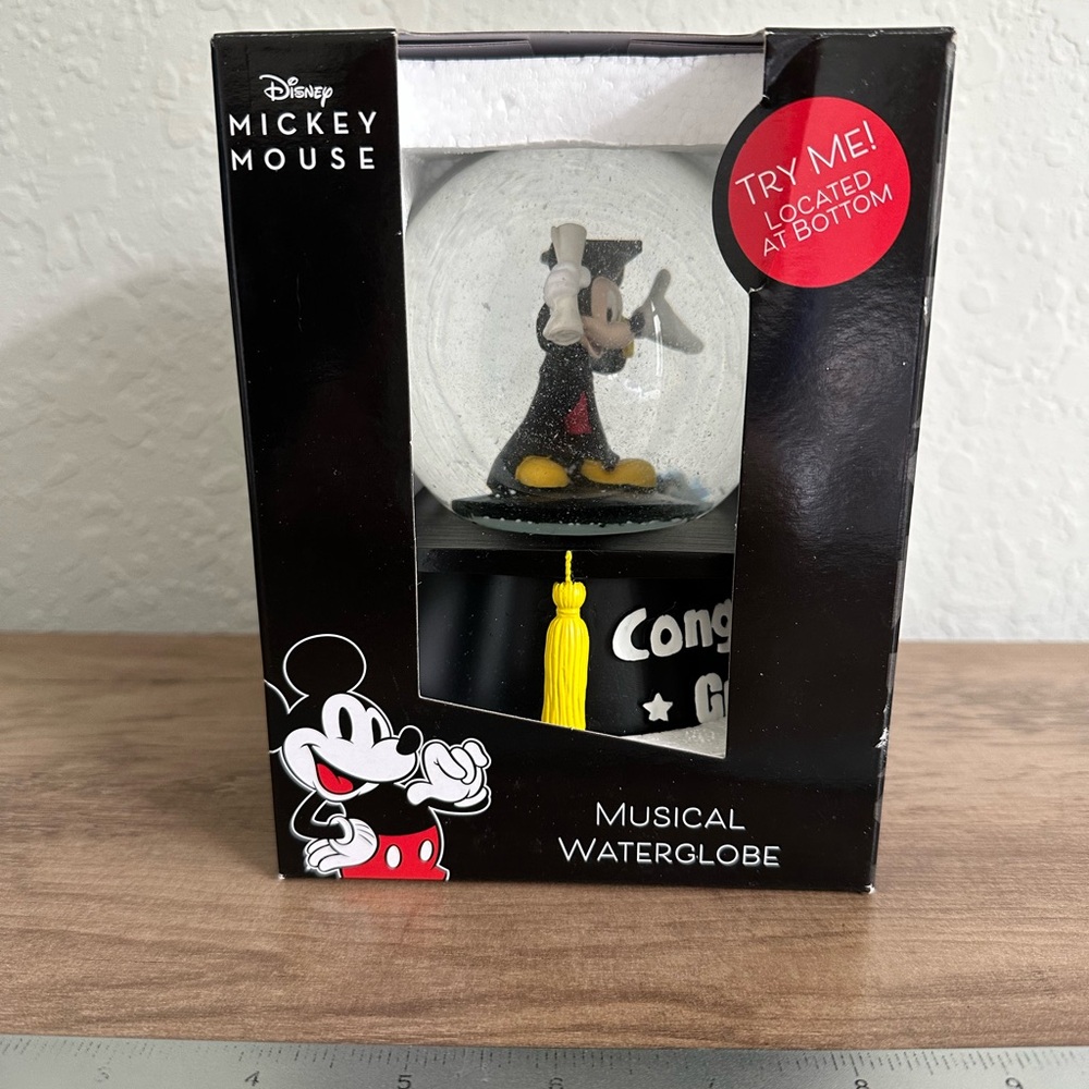 Graduation Waterglobe MICKEY
MOUSE
DISNEY 
MUSICAL
WATERGLOBE